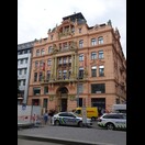 H&M hat in diesem Haus eine Filiale